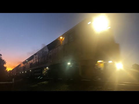 4UP1 Aurizon Minerals and Sands with ACB4406 ACB4405 ACC6032 with 112 wagons at sunrise 19/12/2024