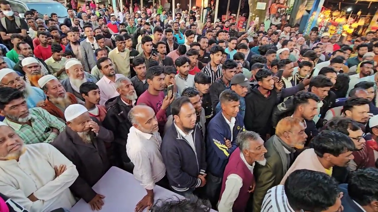 M Rashiduzzaman Millat is addressing the general public at a street rally in Sarmara Bazaar.