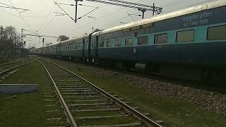 preview picture of video 'Danapur secunderabad express 12792 halt at mugalsarai outer cebin'