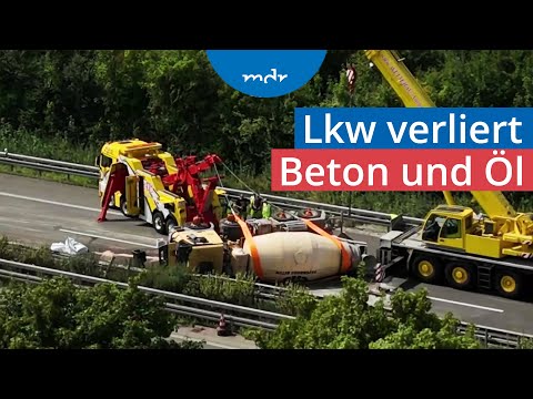 Lkw-Unfall auf der A14 bei Halle: Betonmischer auf Gegenfahrbahn umgekippt | MDR um 2 | MDR