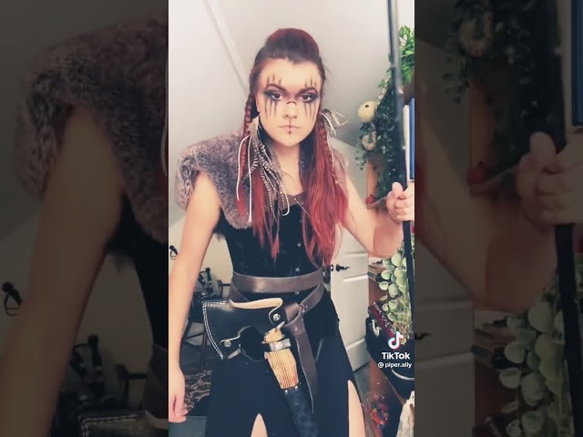Vídeo relacionado con Genérico Disfraz vikingo para mujer, cuello de piel sintética, bufanda de piel vikinga, capa medieval, accesorio para Halloween, carnaval, cosplay, fiesta temática