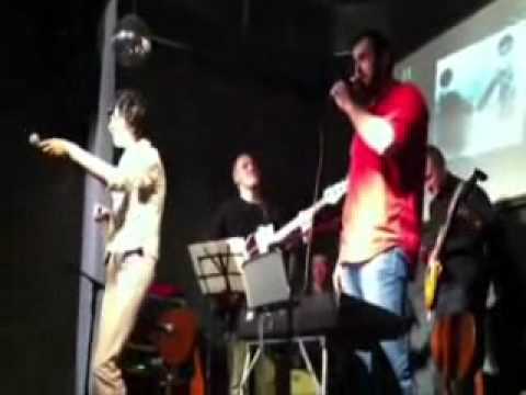 Pavel Arakelian playing with audience