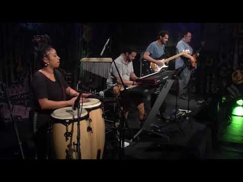 Dj Hum e o Expresso do Groove - K-Jee (M.F.S.B Cover)