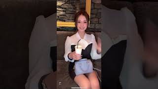 キャバ嬢のパンチラ❤️激カワ美女丸見えです！