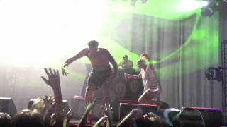 Die Antwoord  LIVE @ The House of Blues in LAS VEGAS - Never Le Nkemise (Crowd Surfing)