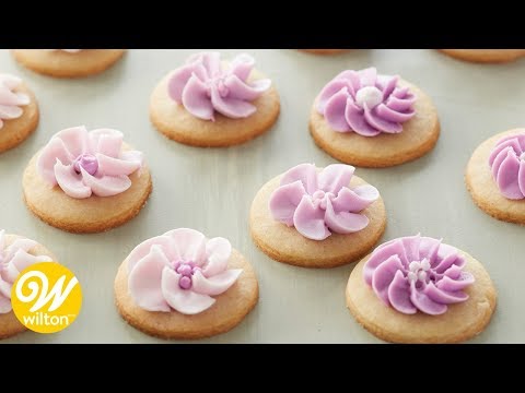 How to Pipe Flowers: Buttercream vs Royal Icing |...