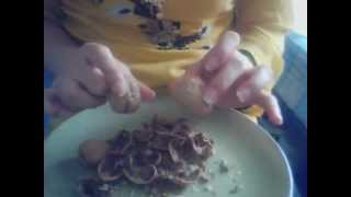 How to crack a walnut using palm of your hand NO TOOLS NEEDED