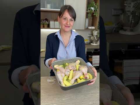 Pollo al limone con patate al forno. piatto semplice dal sapore fresco e particolare