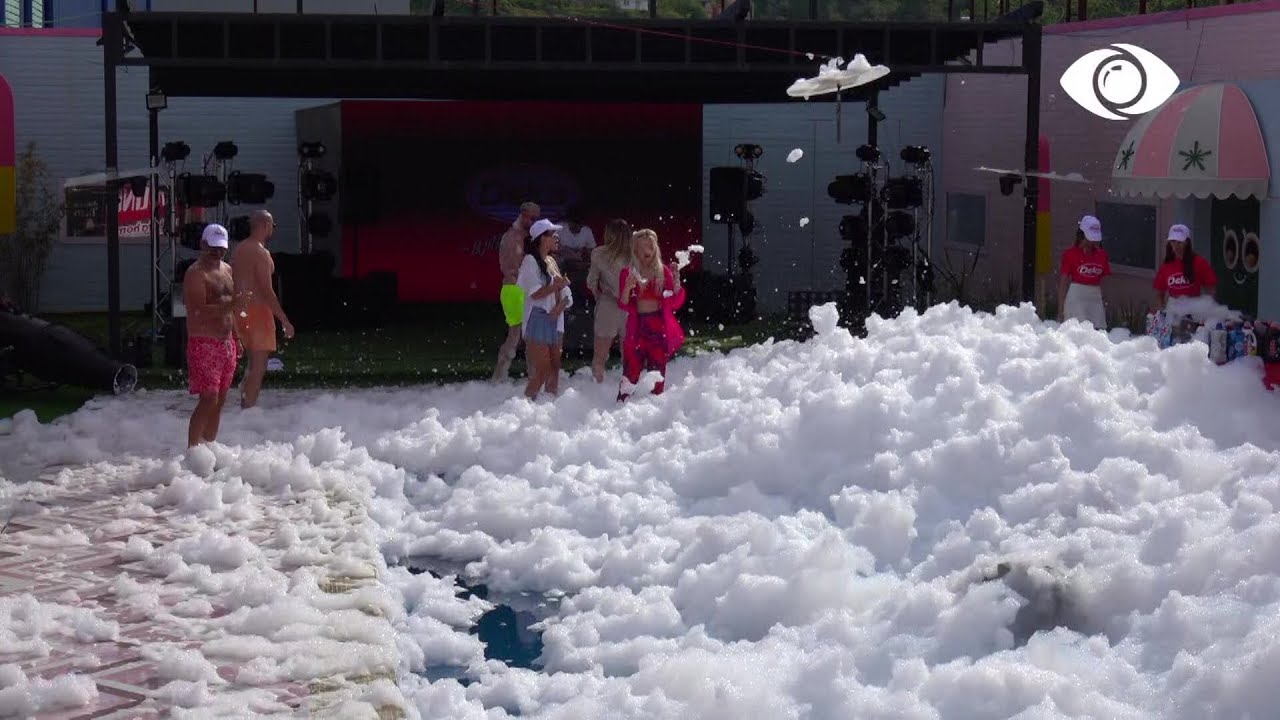 Schiuma Party nga Deka/ Vajzat i bashkohen festës