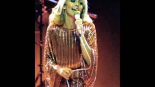 Olivia Newton-John Dancin&#39; Round And Round (Live)
