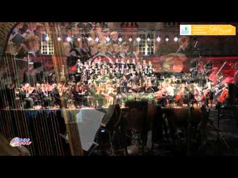 Hymne des Eurochestries dirigé par Claude Révolte