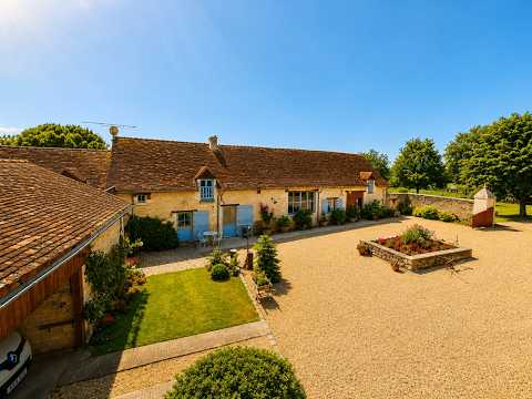 Propriété à vendre à Luzé, Indre-et-Loire - 800 000 € - photo n°3