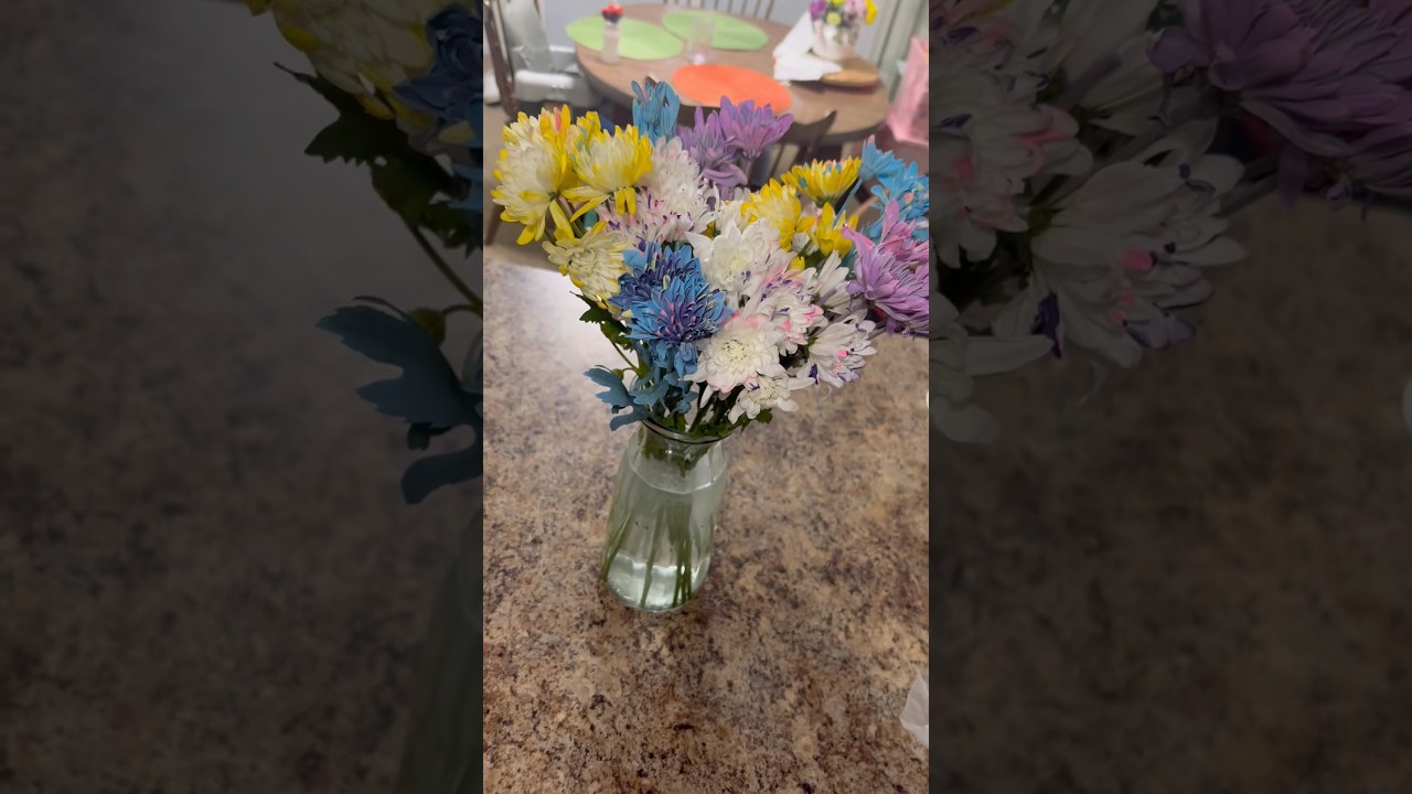 turning grocery flowers into something beautiful 🌸💐 #springdiaries #walmart #flowers #cottagecore