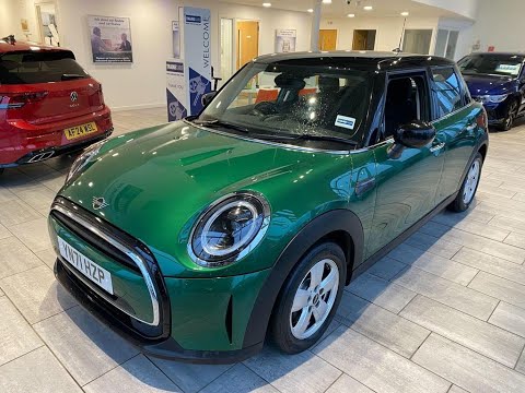 2021 71 MINI Hatchback 1.5 Cooper Classic 5dr Auto Review for sale at Thame Cars