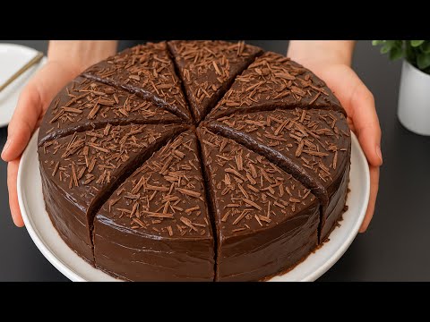 The softest and most delicious chocolate cake! Super easy and melts in your mouth 🤤🍫