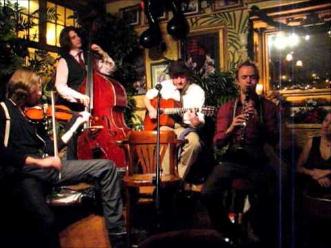 Puttin' on the Ritz - The Man Overboard Quintet live at Le QuecumBar