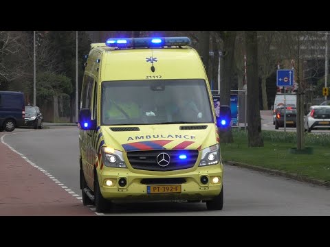 Verschillende Ambulances met spoed in Oss