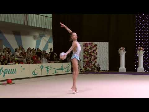 Городнича Поліна 2005 мяч