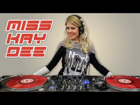 Soundwave Session 44 - MISS KAY DEE [Deep House Hits]