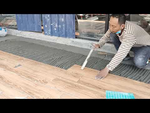 Proses Memasang Keramik teras corak kayu 100x20