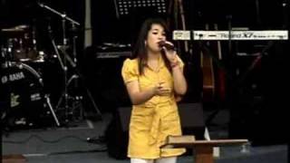 preview picture of video 'Katrina Gomez sings Cuanto te Amo at Power Church'