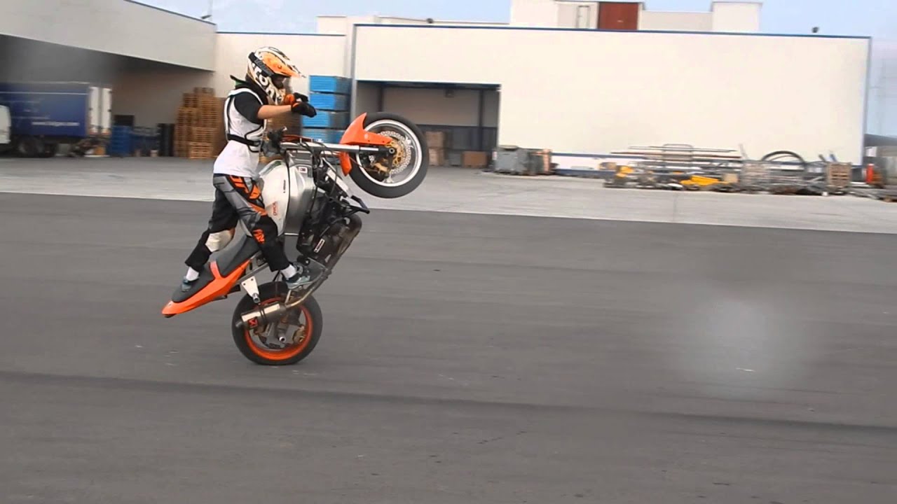 No hand wheelie circles practice
