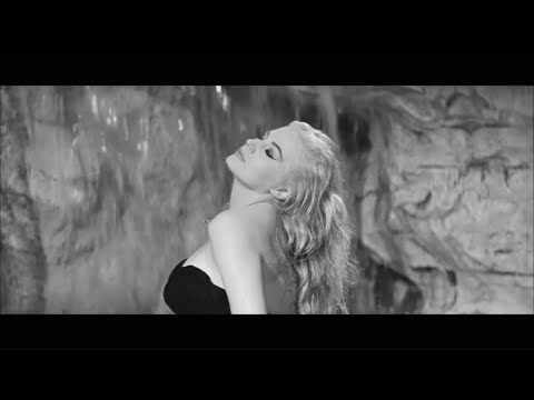 Anita Ekberg and Marcello Mastroianni Take a Dip in the Trevi Fountain in La Dolce Vita (1960)
