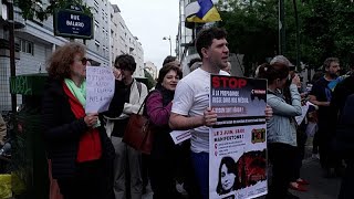 Fransa'da CNews önünde Kremlin etkisi iddiasıyla protesto düzenlendi