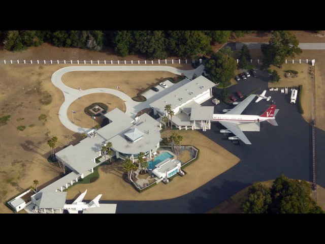 10 Most Insane Celebrity Mansions Ever Built SDDEFAULT Thumbnail