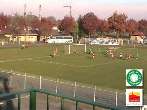 Gol Marcina Smoczyka na 1:0. Polonia-Sparta Świdnica - MKS Oława. 29. października 2010