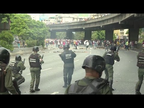 Venezuela vive violenta jornada en protesta contra Maduro