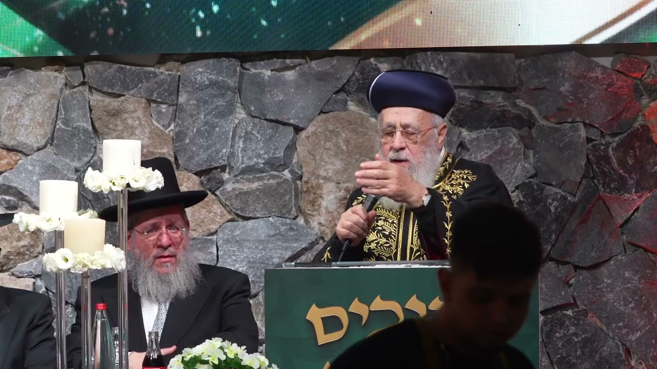 מרן הראש"ל רבינו יצחק יוסף שליט"א בדינר וסיום הש"ס עם מו"ר הרה"ג הרב יצחק מ. דיי?