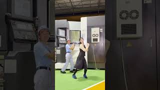 #machida_gear #㍿町田ギヤー製作所⚙️高崎市 しまじろう君も踊ってくれました！ワタシの一番かわいいところに気付いてる😊でも切削しているところがあまり見えてない💦 #群馬県高崎市