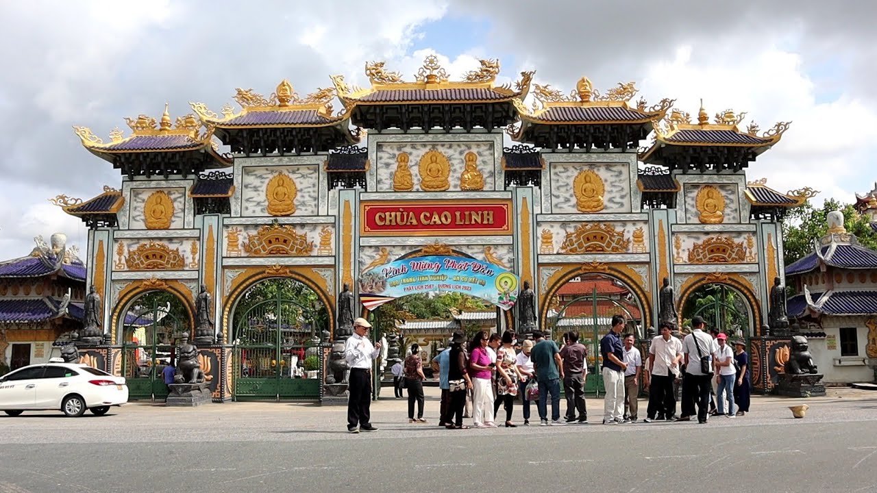 Discover a captivating glimpse of Cao Linh Pagoda.