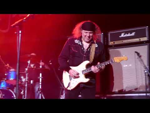 Julian Sas (3of9) - Hendrix medley @ ECI Cultuurfabriek, dec.2022, Roermond, the Netherlands.