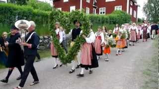 preview picture of video 'Midsommarfirande i Rönnäs (Leksand, Dalarna, Sverige) år 2012 #1'