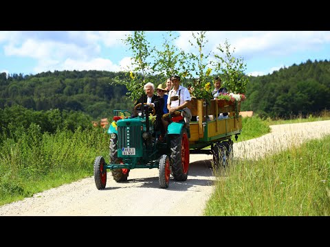Vier Gottesdienste per Traktor