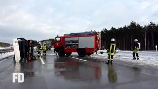 preview picture of video 'FF Königs Wusterhausen - VU Transporter - A10 DR Spreeau - 28.01.2010'