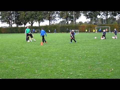 F7 SVS - Training : Binck krijgt uitleg van Ronny (15 okt 2012)