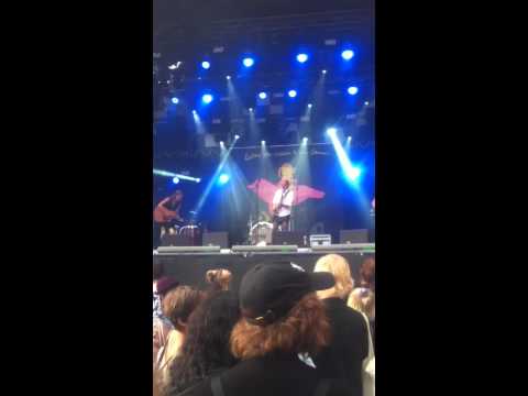 Summercat - Billie The Vision and The Dancers