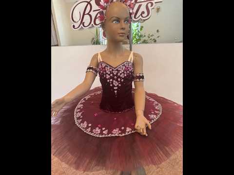 Stage costume P 1343 - video 2