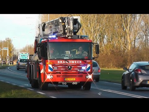PRIO 1 Hoogwerker 11-8052 Met Spoed naar een Afhijsing in Edam