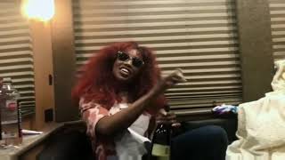 SZA dancing to another verse on Love Galore