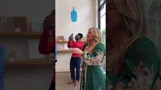 Kelly Clarkson SURPRISE FLASHMOB of new song &quot;me&quot; at LA Coffee Shop