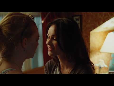 Megan Fox and Amanda Seyfried Kiss Scene | Jennifer's Body
