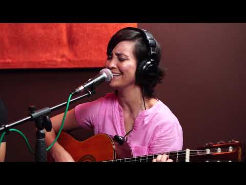 Hay días en que sueño -  Claudia Ponjuán y la Onda Radioactiva (Guarevel Sesiones)