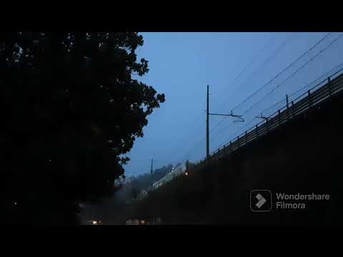 Bahnhof Stresa (Teil1)- mit Re4 nach Milano Centrale in Italien am 19.10.23.