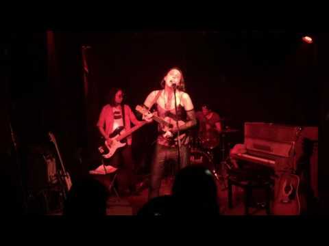 Donut Heart with Yon - "Professional" live in Tik Nord