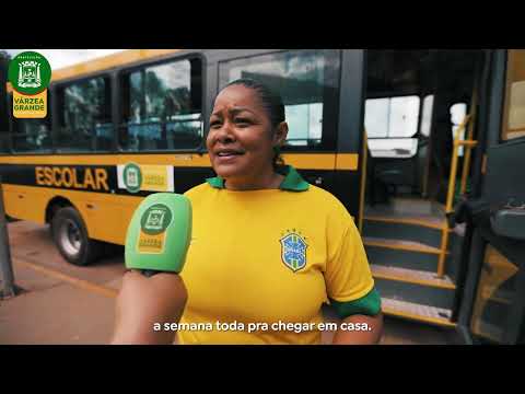 
Ônibus escolar entra no clima da Copa e faz sucesso entre os alunos
