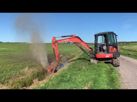 Ditch Doctor Excavator Attachment DD15 on Kubota 5t farm field left 27s